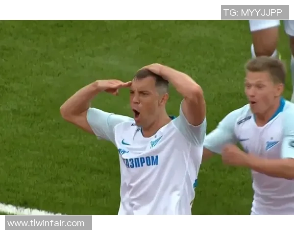 22号足球明星敬礼展现团队精神与个人魅力的完美结合 22号足球明星敬礼展现团队精神与个人魅力的完美结合