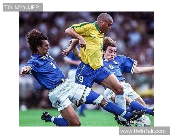 10号足球衣的传奇球星们与他们的辉煌瞬间回顾 10号足球衣的传奇球星们与他们的辉煌瞬间回顾